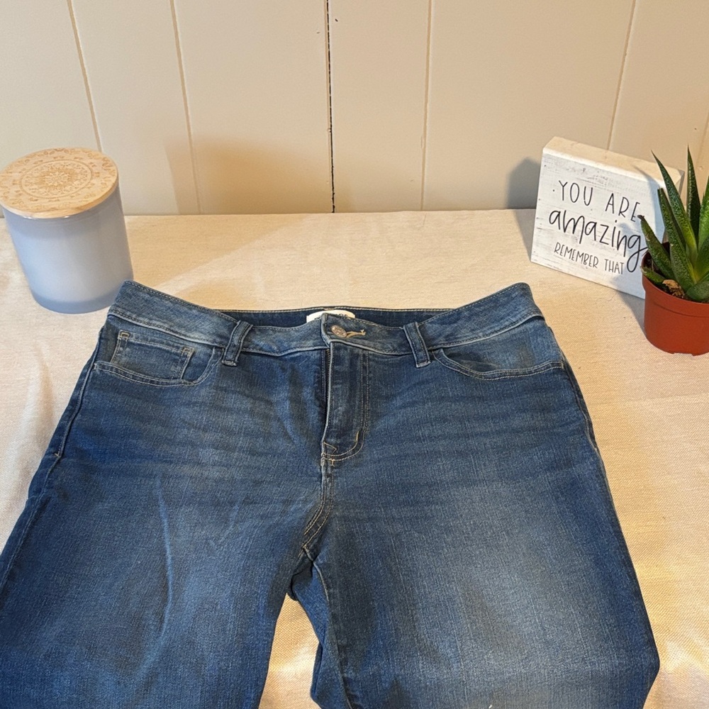 Maurices Straight Leg Women's Jeans in Medium Blue Wash